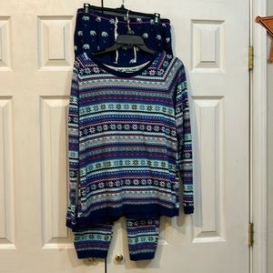 Size medium Layla pajama set. Navy, green, pink.